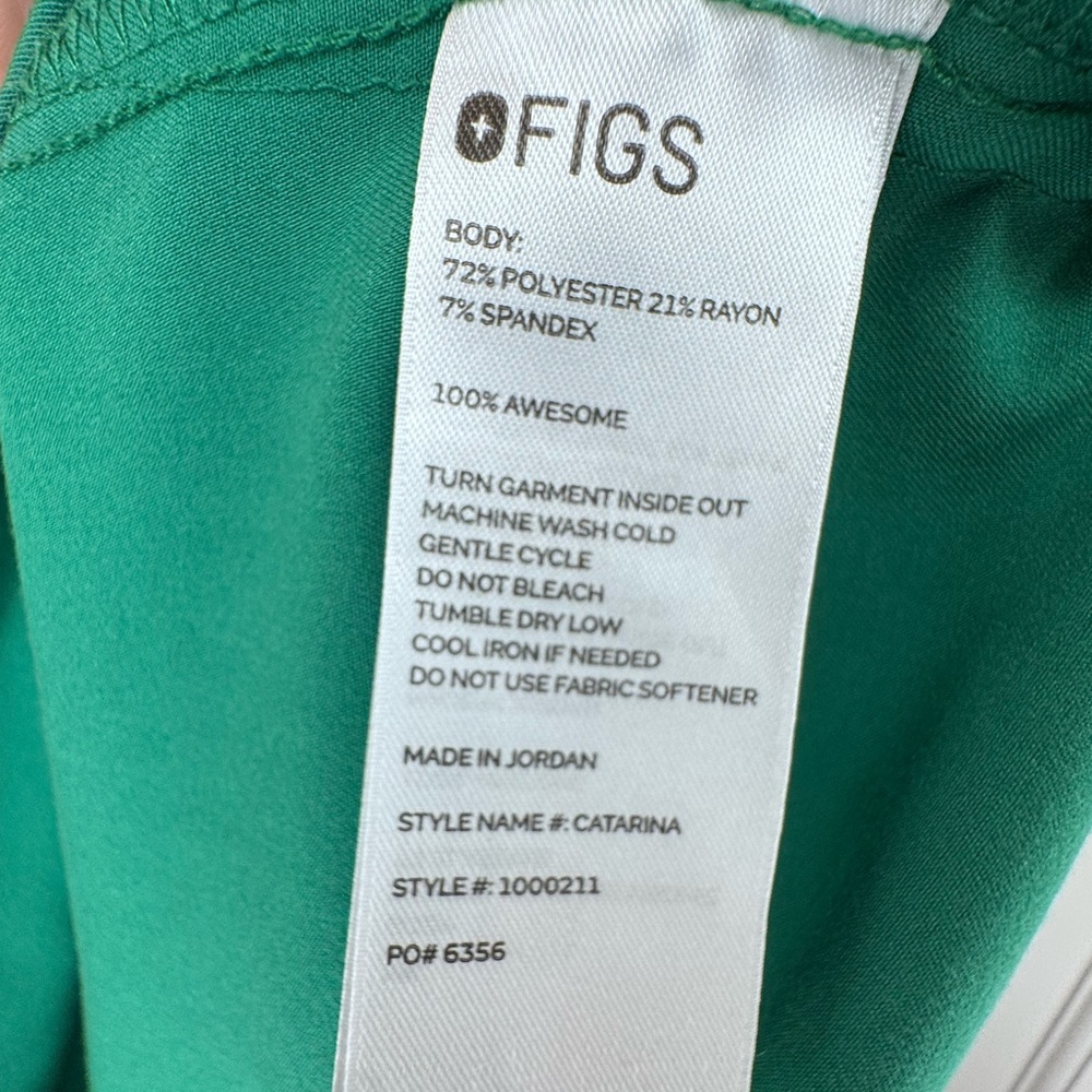 Figs Indocyanine Green Scrub Set- Medium Petite 💚 - Picture 14 of 14